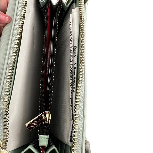 Cloe Large Single Zippered Wallet in mint Color - Picture 4 of 5